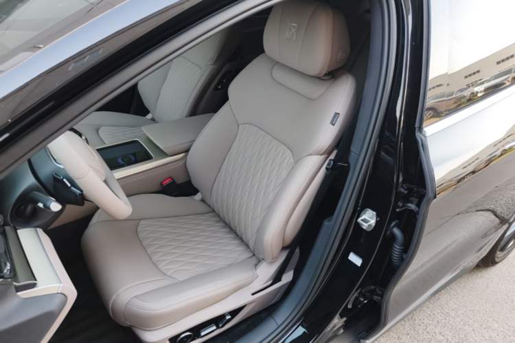Used BYD Han 2025 DM-i Intelligent Driving Edition 245KM Prestigious Edition Left Front Seat