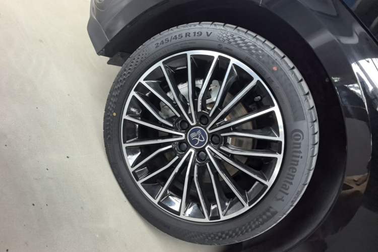 Used BYD Han 2025 DM-i Intelligent Driving Edition 125KM LiDAR Flagship Model Left Front Wheel Hub