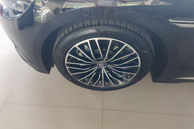 Used BYD Han 2025 DM-i Intelligent Driving Edition 125KM LiDAR Flagship Model Left Front Wheel Hub