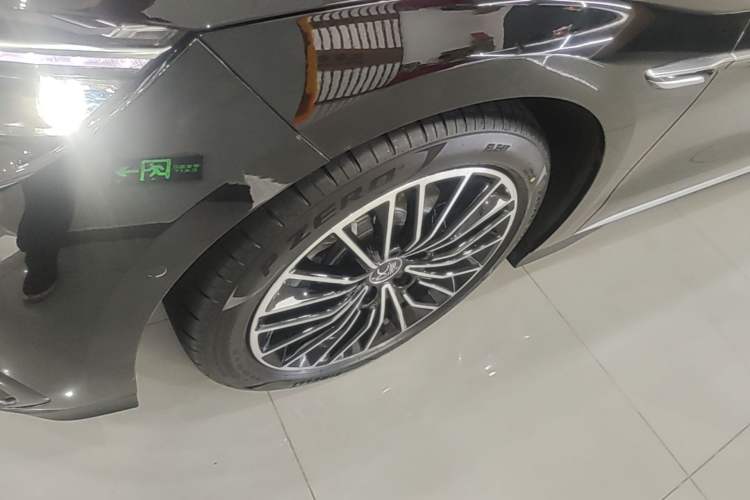 Used BYD Han 2025 DM-i Intelligent Driving Edition 125KM LiDAR Flagship Model Left Front Wheel Hub