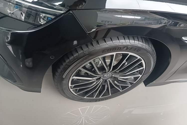 Used BYD Han 2025 DM-i 125KM LiDAR-Powered Intelligent Driving Model Left Front Wheel Hub