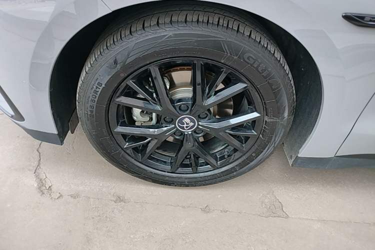 Used BYD Han 2025 DM-i 125KM Elite Model Left Front Wheel Hub