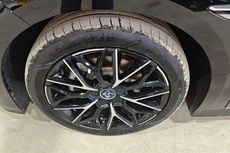 Used BYD Han 2025 DM-i Smart Drive 125KM Prestige Model Left Front Wheel Hub
