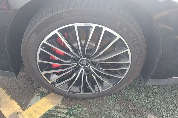 Used BYD Han 2025 EV Intelligent Driving Edition 701KM LiDAR Deluxe Model Left Front Wheel Hub