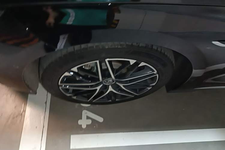 Used BYD Han 2025 EV 605KM Prestige Model Left Front Wheel Hub