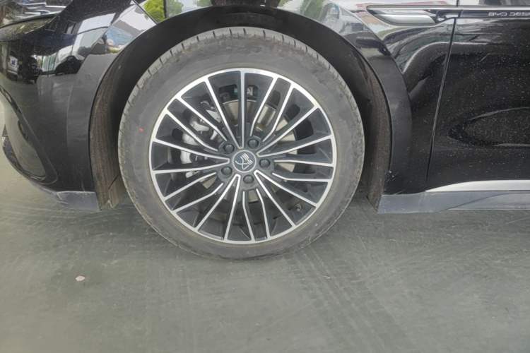 Used BYD Han 2025 DM-i Intelligent Driving Edition 125KM LiDAR Flagship Model Left Front Wheel Hub