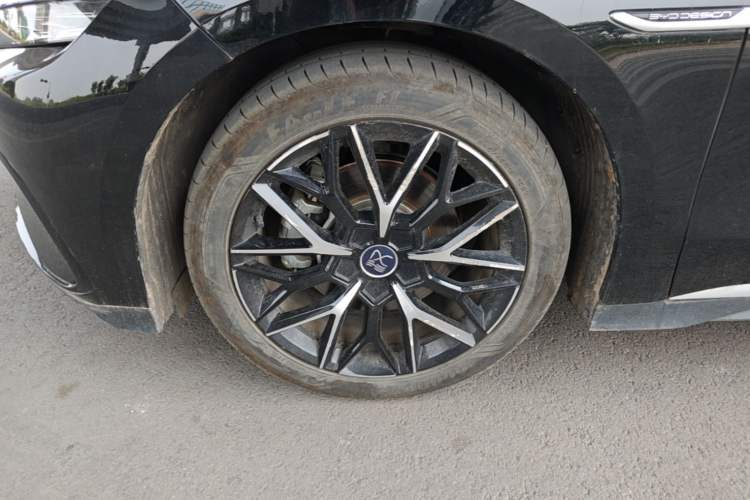 Used BYD Han 2025 DM-i 125KM Prestige Model Left Front Wheel Hub