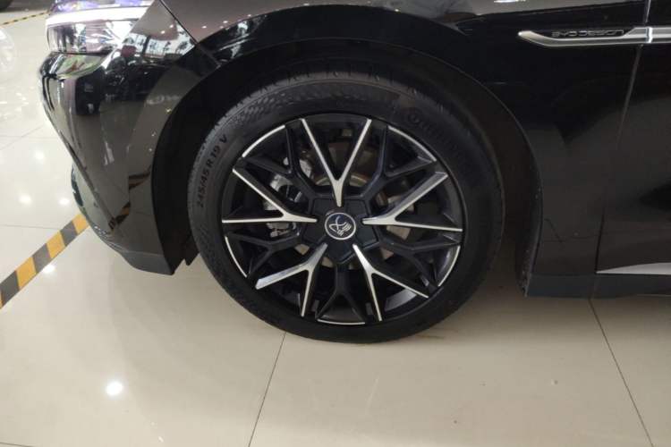 Used BYD Han 2025 DM-i 125KM Prestige Model Left Front Wheel Hub