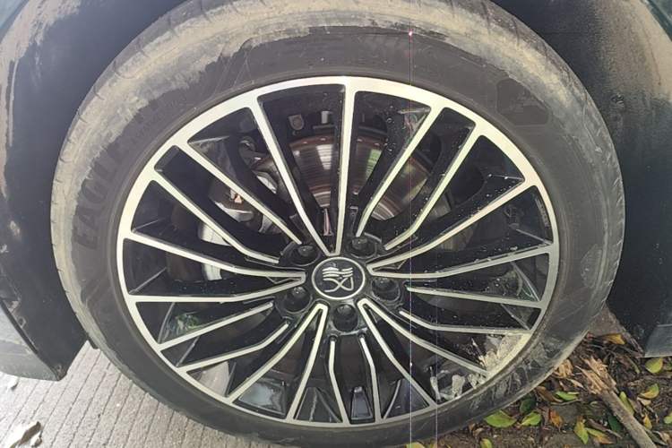 Used BYD Han 2025 DM-i Intelligent Driving Edition 125KM LiDAR Flagship Model Left Front Wheel Hub