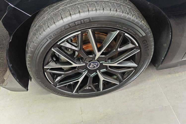 Used BYD Han 2025 EV 506KM Prestige Edition Left Front Wheel Hub