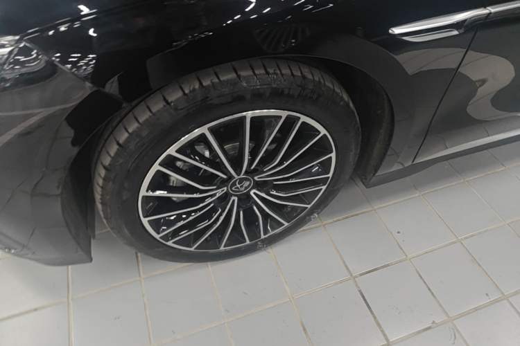 Used BYD Han 2025 DM-i Intelligent Driving Edition 125KM LiDAR Flagship Model Left Front Wheel Hub