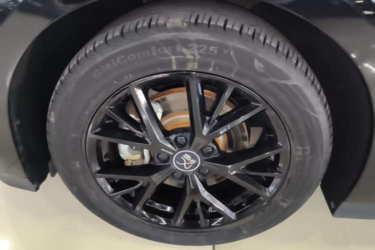 Used BYD Han 2025 DM-i Smart Drive 125KM Elite Model Left Front Wheel Hub