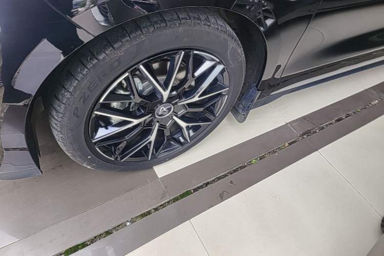 Used BYD Han 2025 DM-i 125KM Prestige Model Left Front Wheel Hub