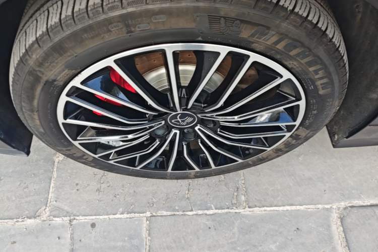 Used BYD Han 2025 EV Intelligent Driving Edition 701KM LiDAR Flagship Model Left Front Wheel Hub