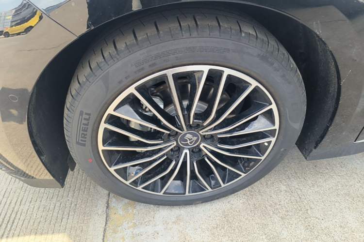Used BYD Han 2025 DM-i Intelligent Driving Edition 125KM LiDAR Flagship Model Left Front Wheel Hub