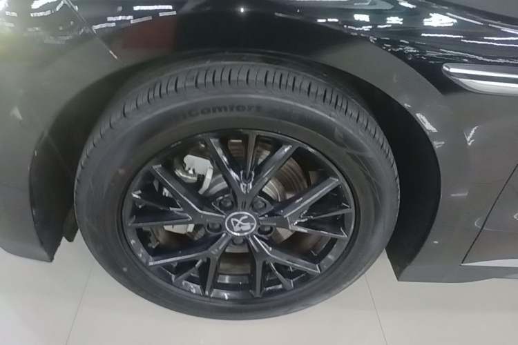 Used BYD Han 2025 DM-i Smart Drive 125KM Comfort Edition Left Front Wheel Hub