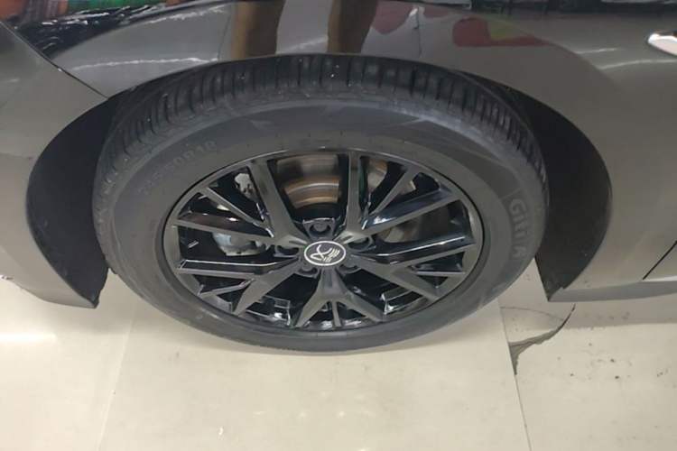 Used BYD Han 2025 DM-i 125KM Elite Model Left Front Wheel Hub