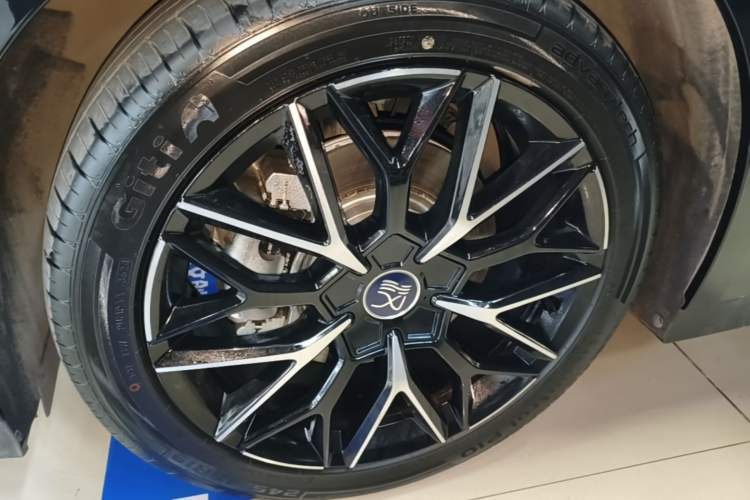 Used BYD Han 2025 EV 506KM Prestige Edition Left Front Wheel Hub
