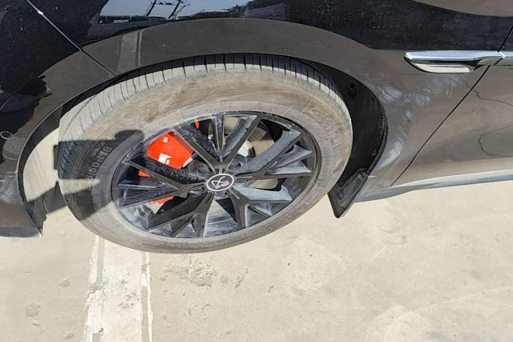 Used BYD Han 2025 DM-i Smart Drive 125KM Elite Model Left Front Wheel Hub