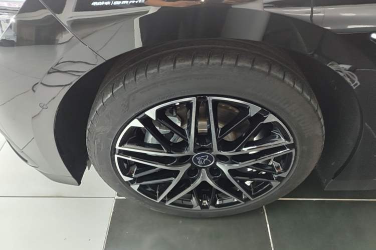 Used BYD Han 2025 Model EV Intelligent Driving Edition 635KM Flagship Left Front Wheel Hub