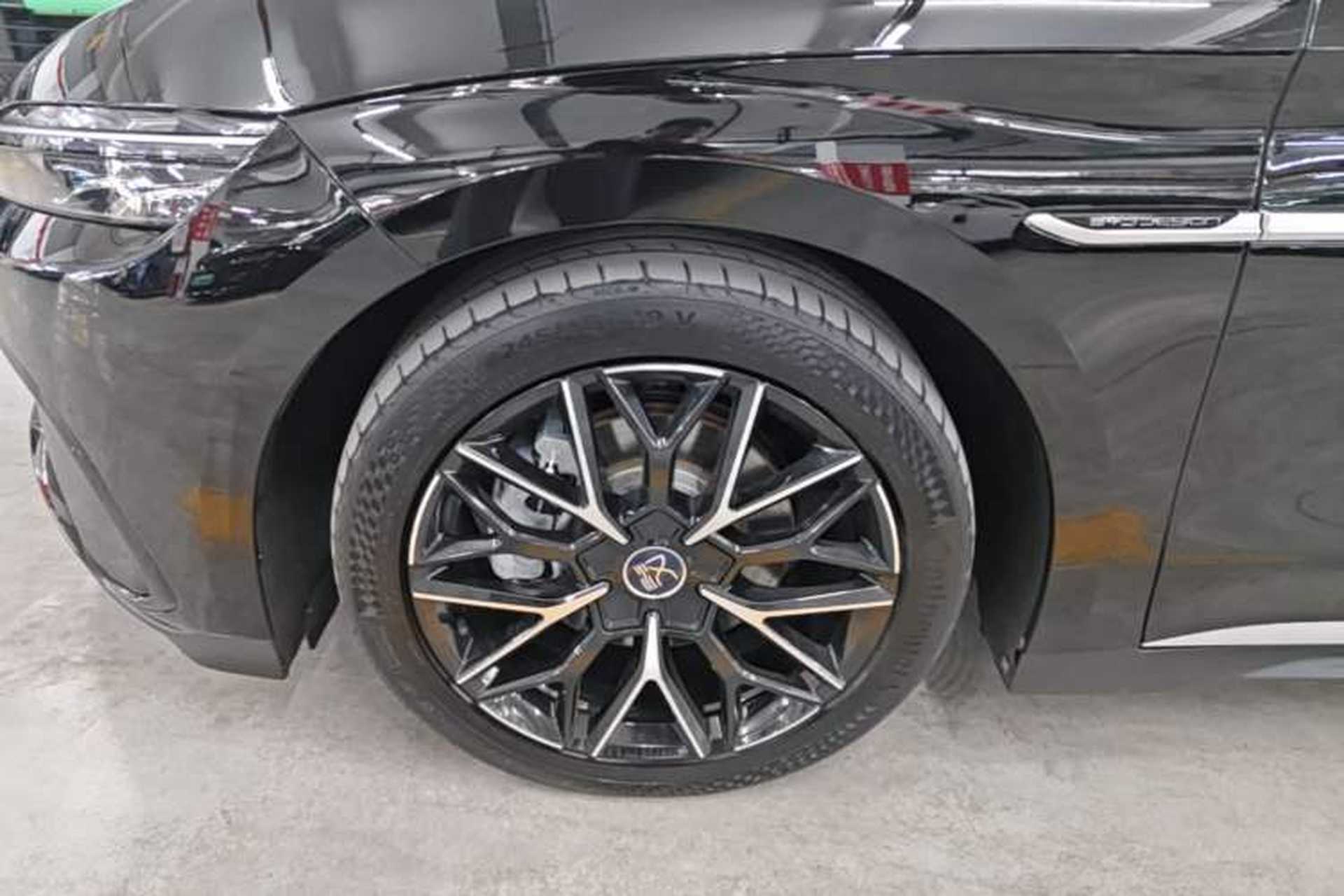 Used BYD Han 2025 DM-i 125KM Prestige Model Left Front Wheel Hub