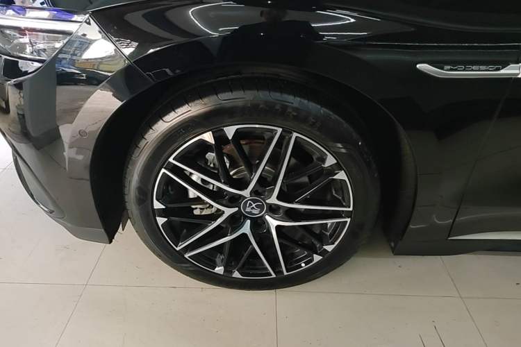 Used BYD Han 2025 EV 605KM Prestige Model Left Front Wheel Hub