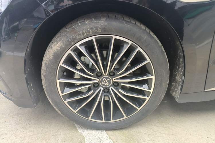 Used BYD Han 2025 DM-i 125KM LiDAR-Powered Intelligent Driving Model Left Front Wheel Hub