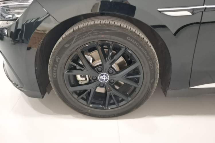 Used BYD Han 2025 DM-i Smart Drive 125KM Elite Model Left Front Wheel Hub