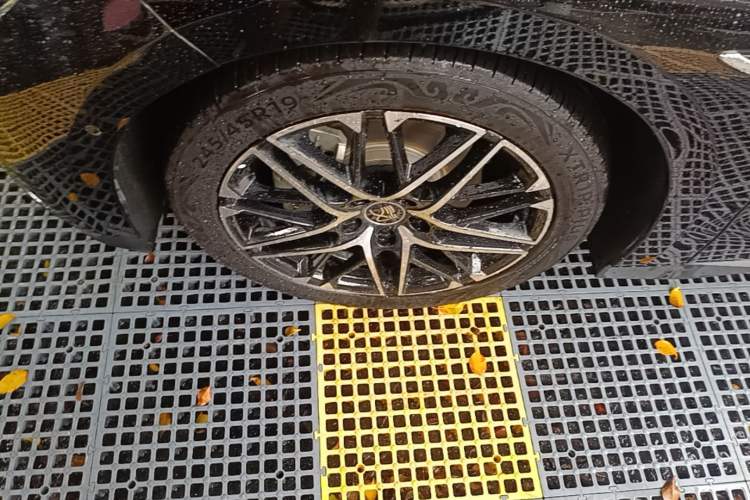 Used BYD Han 2025 EV 605KM Prestige Model Left Front Wheel Hub