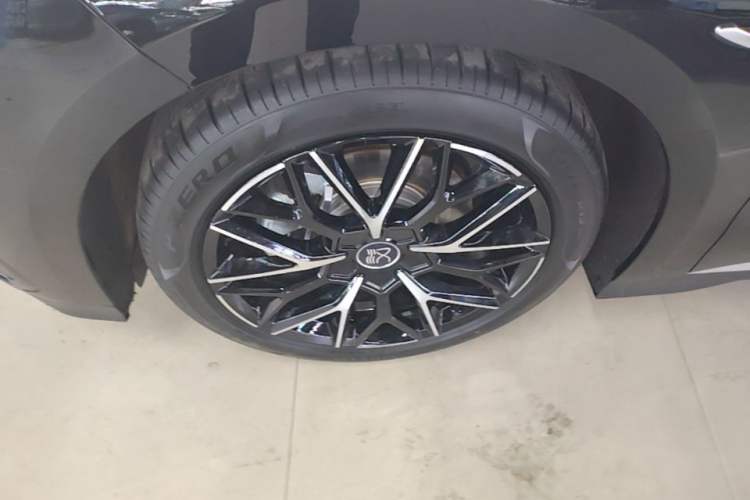 Used BYD Han 2025 DM-i 125KM Prestige Model Left Front Wheel Hub