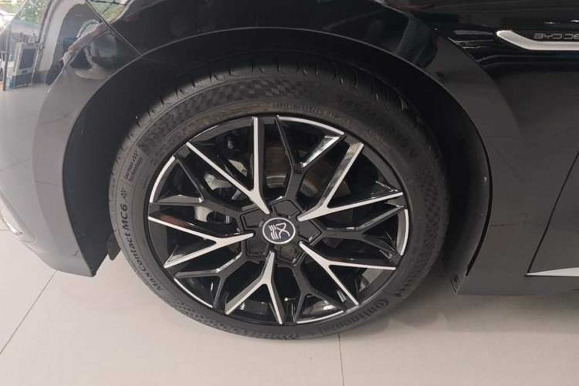 Used BYD Han 2025 DM-i 125KM Prestige Model Left Front Wheel Hub