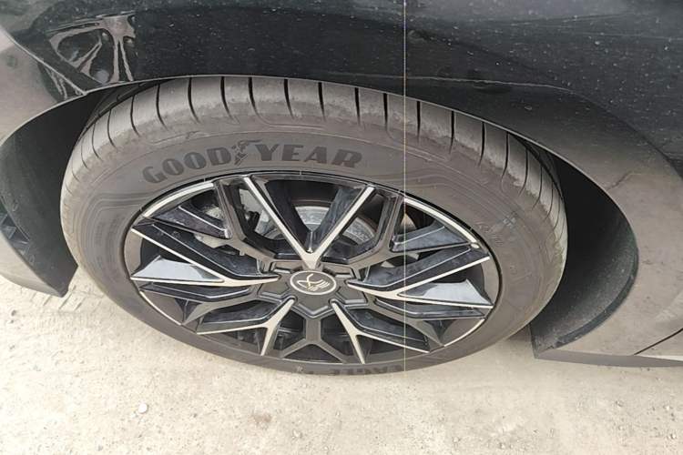 Used BYD Han 2025 DM-i Smart Drive 125KM Prestige Model Left Front Wheel Hub