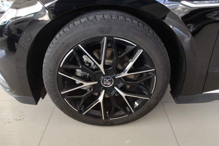 Used BYD Han 2025 DM-i 125KM Prestige Model Left Front Wheel Hub