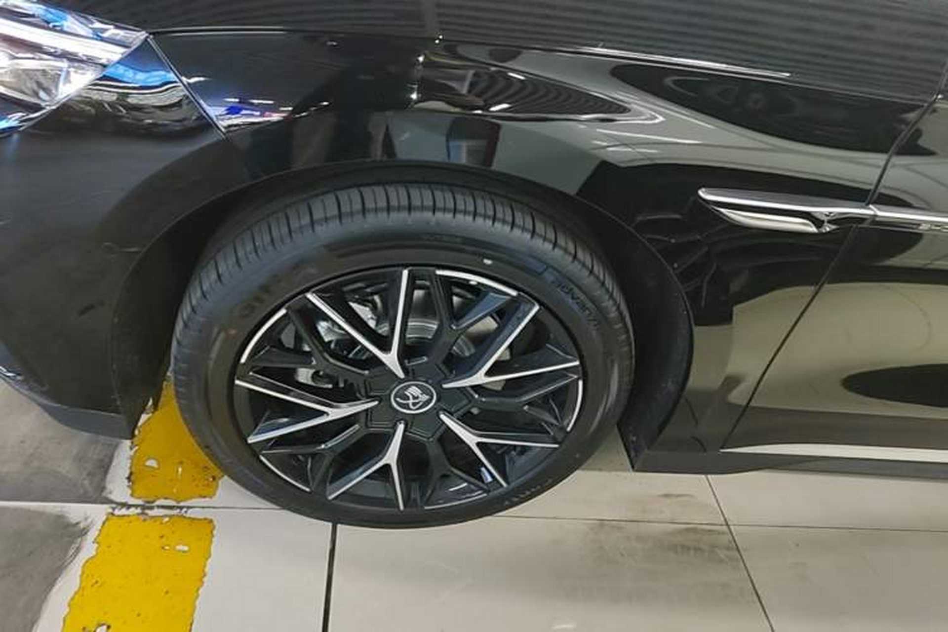Used BYD Han 2025 EV Intelligent Driving Version 506KM Prestige Model Left Front Wheel Hub