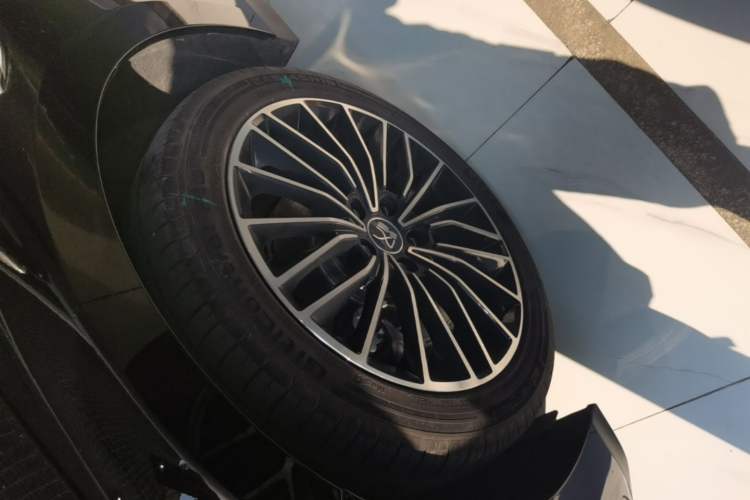 Used BYD Han 2025 DM-i 125KM LiDAR-Powered Intelligent Driving Model Left Front Wheel Hub