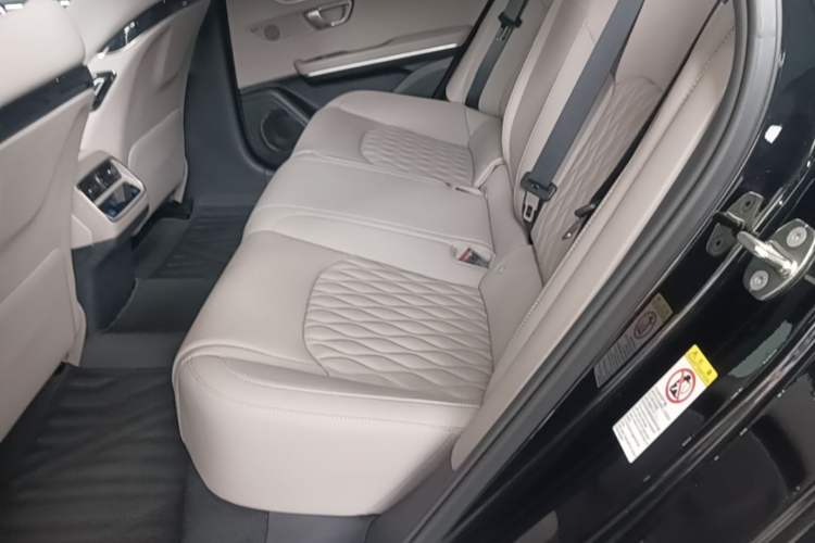 Used BYD Han 2025 DM-i 125KM LiDAR-Powered Intelligent Driving Model Left Rear Seat
