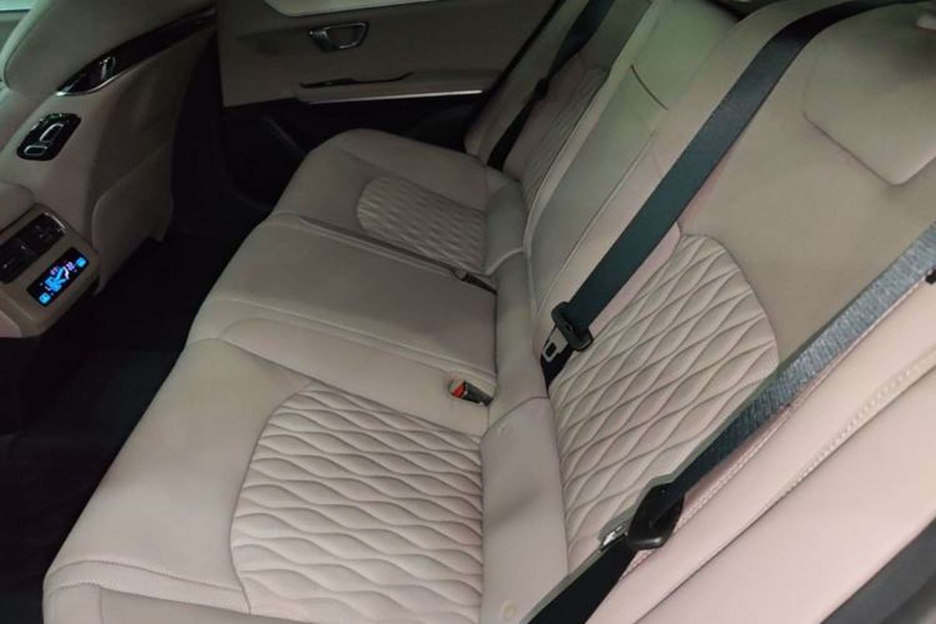 Used BYD Han 2025 DM-i Intelligent Driving Edition 245KM Prestigious Edition Left Rear Seat