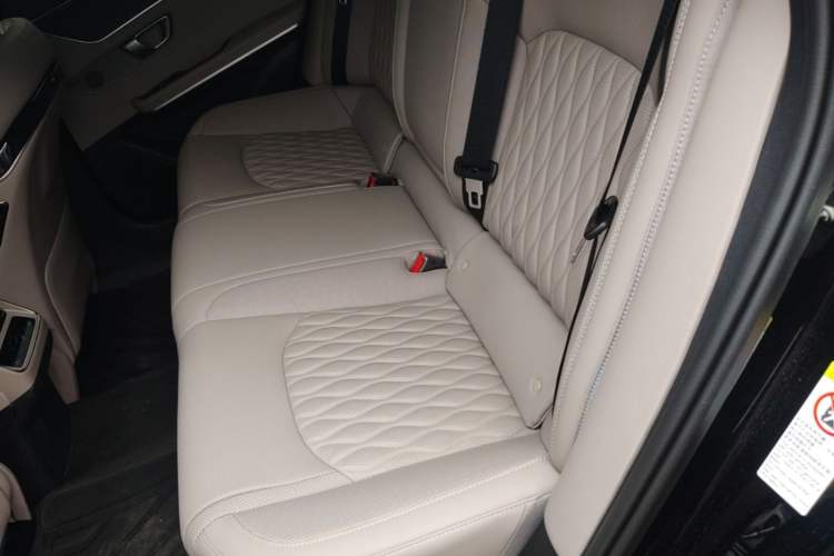 Used BYD Han 2025 DM-i Intelligent Driving Edition 125KM LiDAR Flagship Model Left Rear Seat