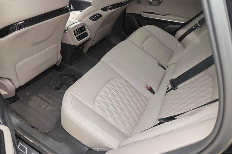 Used BYD Han 2025 DM-i Intelligent Driving Edition 125KM LiDAR Flagship Model Left Rear Seat