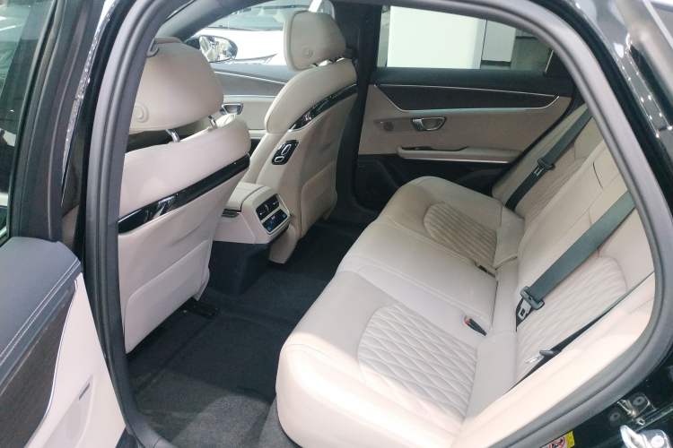 Used BYD Han 2025 EV with 701 km of Laser Radar-Enabled Intelligent Driving Left Rear Seat