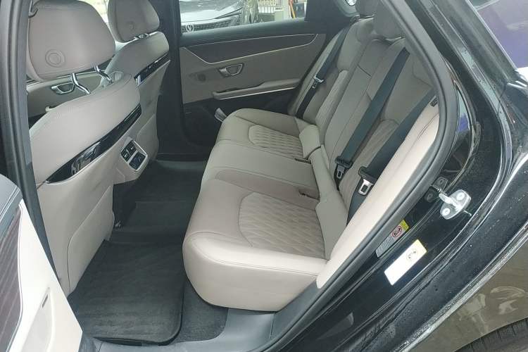 Used BYD Han 2025 EV with 701 km of Laser Radar-Enabled Intelligent Driving Left Rear Seat