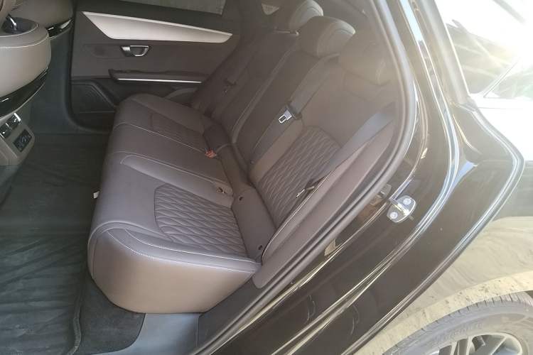 Used BYD Han 2025 DM-i Intelligent Driving Edition 245KM Prestigious Edition Left Rear Seat