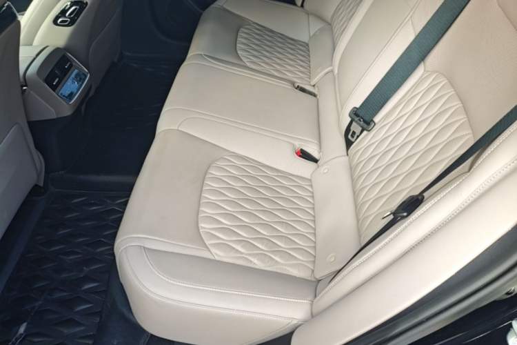 Used BYD Han 2025 EV Intelligent Driving Edition 701KM LiDAR Flagship Model Left Rear Seat