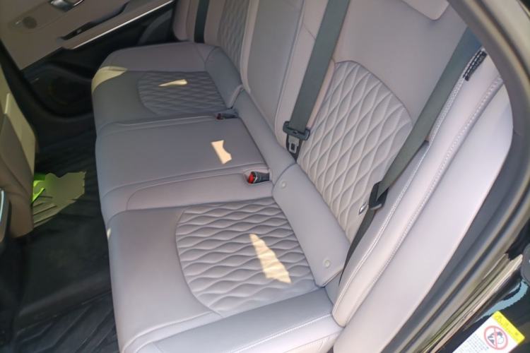 Used BYD Han 2025 DM-i Intelligent Driving Edition 125KM Prestige Model Left Rear Seat