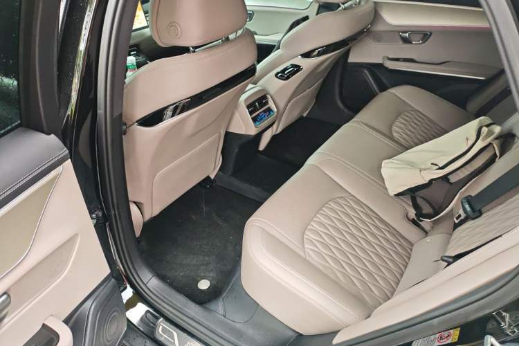 Used BYD Han 2025 DM-i Smart Drive 125KM Elite Model Left Rear Seat