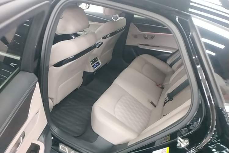 Used BYD Han 2025 EV with 701 km of Laser Radar-Enabled Intelligent Driving Left Rear Seat