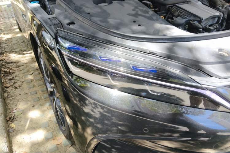 Used BYD Han 2025 DM-i 125KM Prestige Model Right Front Headlight