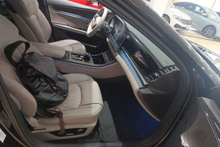 Used BYD Han 2025 DM-i 125KM LiDAR-Powered Intelligent Driving Model Right Front Seat