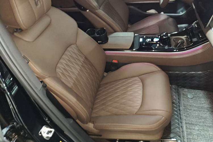 Used BYD Han 2025 EV Intelligent Driving Edition 605KM Prestige Model Right Front Seat