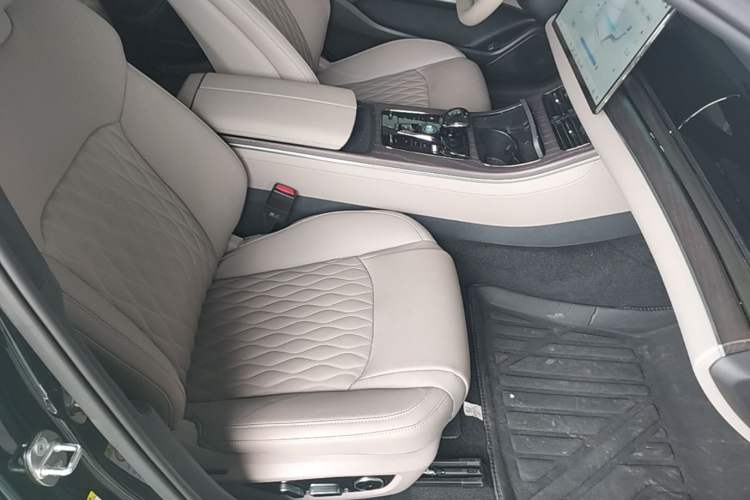 Used BYD Han 2025 EV Intelligent Driving Edition 701KM LiDAR Deluxe Model Right Front Seat